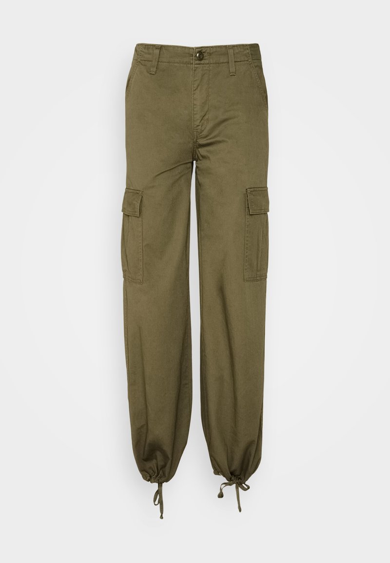 Cargo-Hosen in Olivgrün, aus Baumwollstoff gefertigt. Merkmale sind elastische Bündchen, zwei Seitentaschen und zwei Cargotaschen auf den Oberschenkeln.