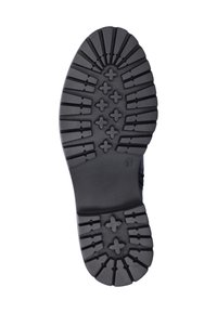 Zwarte rubberen schoenzool met diepe, geribbelde profiel en uitgesproken gripfuncties. Maat gemarkeerd als 37. Duurzaam en ontworpen voor grip.