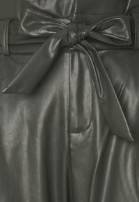 Vero Moda Petite Tygbyxor - khaki