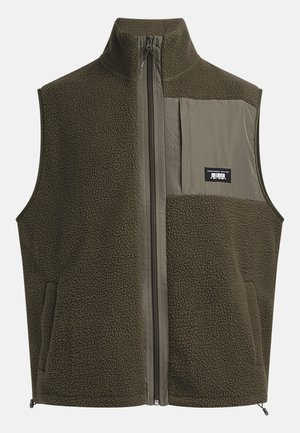 Fleece-Weste in dunkelolivgrün mit hohem Kragen, Reißverschluss und einer linken Brusttasche. Verfügt über texturierten Stoff und seitliche Taschen.