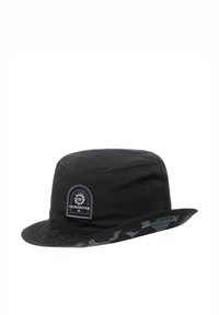 Čierny vedro klobúk vyrobený z ľahkej tkaniny, s čiernym a šedým maskáčovým okrajom a logom Quiksilver na nášivke.