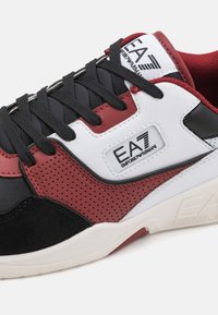 EA7 Emporio Armani BASKET UNISEX - Sportcipő - optic white/racer red/black