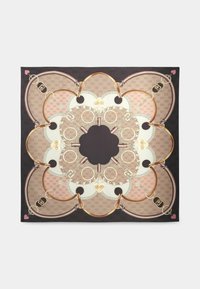 Pañuelo de seda cuadrado con un patrón floral simétrico en tonos de beige, marfil y marrón, acentuado con detalles en dorado y logotipos.