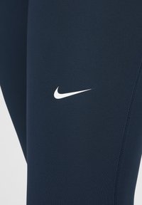 Niet geselecteerd, armoury navy black white