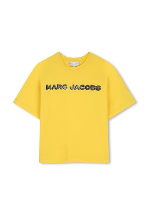 T-shirt jaune à manches courtes avec texte « MARC JACOBS » en points noirs et blancs centré sur la poitrine et col rond.