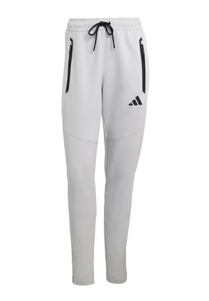 Hellgraue Sporthose mit schwarzem Kordelzug, Reißverschlusstaschen auf beiden Seiten und schwarzem Adidas-Logo am rechten Oberschenkel.