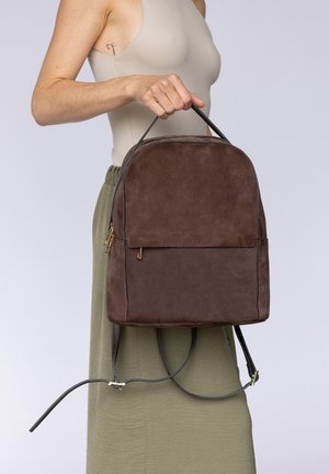 Gusti Leder, BIG BACKPACK MALENE - Tagesrucksack - braun