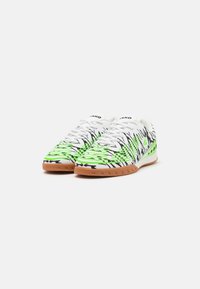 JAKO J-SI TAKE - Saalijalgpalli saapad - white/neon green