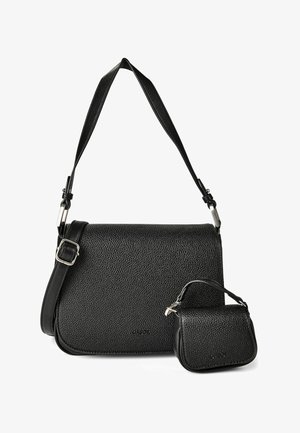 Borsa a tracolla in pelle nera testurizzata con tracolla regolabile e piccola pochette abbinata con manico accanto.