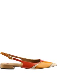 Bottine à talon bas colorée avec un bout pointu, fabriquée en cuir. Présente un bloc de couleurs orange, jaune et crème.