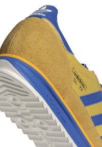 adidas Originals SL 72 RS - Joggesko - utility yellow   bright royal   core white