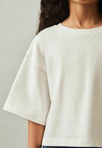 Reiss REISS ALEX OVERSIZE COTTON CROPPED T-SHIRT - Základné tričko - ivory