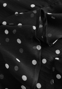Next REGULAR FIT - Maksikleit - black white polka dot