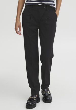 Schwarze, maßgeschneiderte Hose mit geradem Schnitt, gefaltetem Vorderteil und seitlichen Taschen. Verfügt über einen Knopfverschluss und Stoffgürtel-Schlaufen.