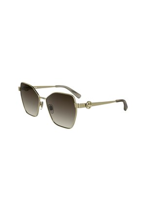 Sonnenbrille mit einem winkligen goldenen Metallrahmen, dunkel verlaufenden Gläsern und weichen grauen Bügelenden; bietet ein rundes Logo-Accessoire am Rahmen.
