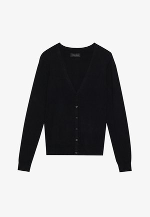 Μαύρο cardigan φτιαγμένο από μαλακό ύφασμα, με V-λαιμό, μακριά μανίκια και κλείσιμο με έξι κουμπιά μπροστά. Λεπτοί ριμπ αμανίκες και τελείωμα.