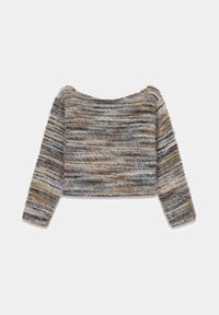 Pull en maille douce à manches longues avec des rayures horizontales dans des tons de gris, beige et marron, présenté à plat sur un fond clair.