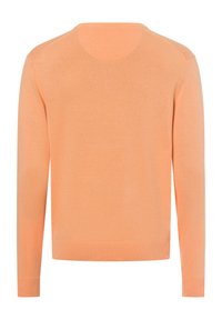 Pfirsichfarbener, langärmeliger Pullover mit glatter Textur, rundem Halsausschnitt und geripptem Saum. Keine sichtbaren Muster oder Hardwaredetails.