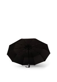 Ombrello nero con una copertura in tessuto liscio, otto segmenti a nervature, un manico curva nera e un design compatto.