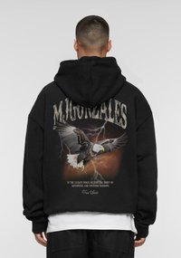 Felpa nera con cappuccio che presenta una grande grafica di un'aquila sul retro, accompagnata da fulmini e testo. Realizzata in materiale morbido, con una vestibilità rilassata e cappuccio.
