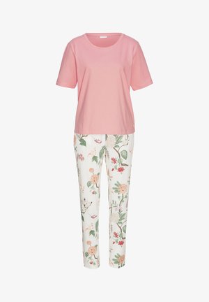 Vaaleanpunainen lyhythihainen puuvillapaita, joka on yhdistetty valkoisiin housuihin, joissa on vaaleanpunaisia, vihreitä ja beigejä kukkakuoseja. Pehmeä kangas, rento malli.