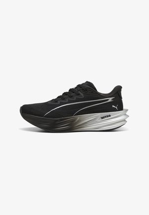 Puma, DEVIATE PURE NITRO WNS - Chaussures de running sur route - black- silver