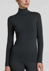 Maglietta a maniche lunghe con colletto a imbuto in tessuto grigio scuro; design aderente con scollatura senza cuciture e texture morbida; ideale per essere indossata a strati.