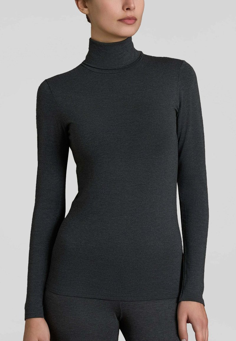 Maglietta a maniche lunghe con colletto a imbuto in tessuto grigio scuro; design aderente con scollatura senza cuciture e texture morbida; ideale per essere indossata a strati.
