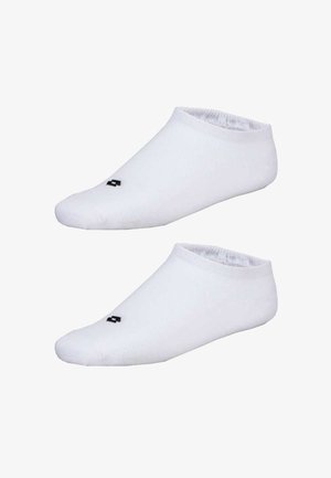 Chaussettes blanches à la cheville avec un design sans coutures, une texture douce et un petit logo noir près de la zone des orteils. Idéales pour les chaussures à profil bas.