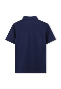 Polo-shirt à manches courtes bleu marine, en tissu texturé, avec un col classique et un design épuré et minimaliste.