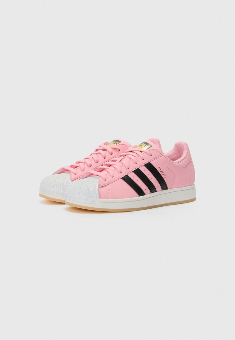 adidas Originals SUPERSTAR MESSI UNISEX - Chaussures de foot en salle - light pink/core black/gold-coloured