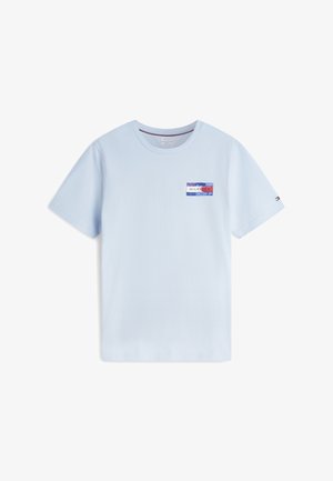 Tommy Hilfiger, BRAND LOVE BACK FLAG GRAPHIC TEE - Μπλουζάκι με στάμπα - sky blue
