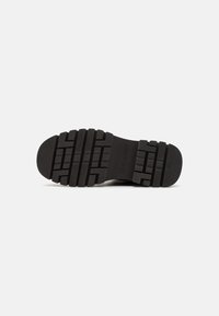 Steve Madden CARINA - Platform boots - black