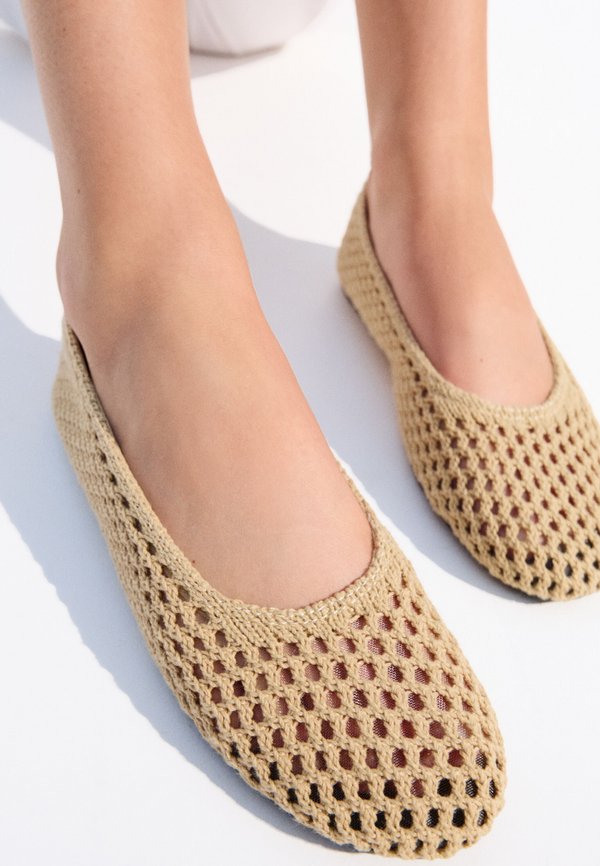 Klassischer Ballerina - sand