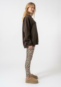 OH APRIL Melegítőfelső - deep brown