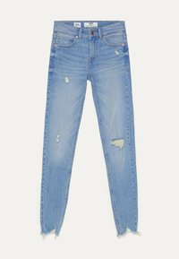 Slim jeans av ljusblå denim med slitna detaljer, fransade fållar och flera små rivningar för ett åldrat utseende.