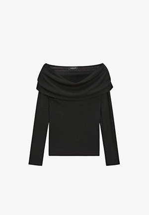 Schwarzes Off-Shoulder-Top mit langen Ärmeln, das einen drapierten Ausschnitt und einen strukturierten Stoff aufweist. Etikett ist im Ausschnitt sichtbar.