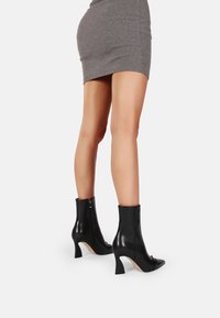 Queen Helena K3278 - Stivaletti con tacco - nero