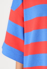 Marimekko RIPITTI - T-shirts print - blue/red