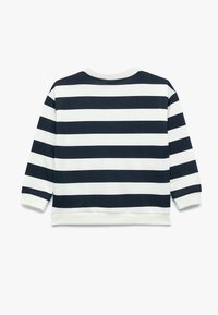 Marineblauwe en witte gestreepte sweatshirt, met lange mouwen, ronde hals en een zachte textuur met ribbelmanchetten en onderzoom.