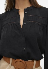 Vero Moda VMEMMA - Overhemdblouse - black
