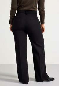 Lindex WITH SHORTER LEGS - Chinos - black