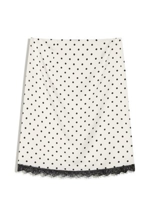 Gonna bianca con pois neri, taglio dritto, con bordo in pizzo nero sull'orlo.