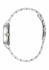 Reloj de pulsera de metal plateado con una caja ovalada suave y una corona dorada. La pulsera de eslabones metálicos presenta eslabones redondeados y planos, con un cierre.