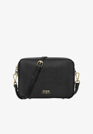 Czarna syntetyczna torba na ramię z złotymi akcentami, prostokątna forma, teksturowana powierzchnia, regulowany pasek i logo marki z przodu.