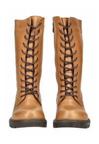 Tan leren kniehoge laarzen met bruine veters, met een gladde textuur, puntige neus en stevige rubberen zolen.