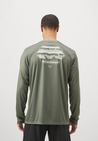 Columbia TERMINAL TACKLE PFG LINE TIME - Tops ar garām piedurknēm - cypress