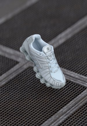SHOX TL - Sportcipő - pure platinum-coloured/metallic silver-coloured/summit white