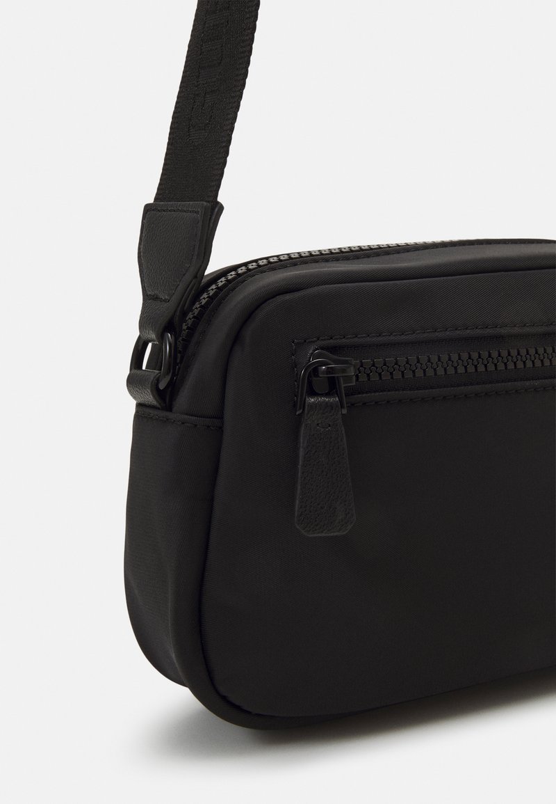 Guess Nylon Hat JBLK – Cappello In Nylon Jet Black, Taglia Unica, Stile Casual E Moderno
