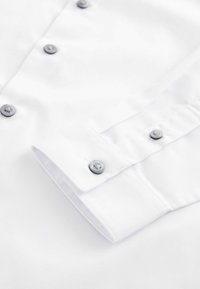 Next Pluus - white